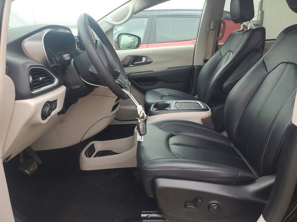 2024 CHRYSLER PACIFICA Touring L — DENT