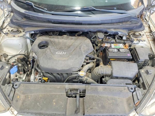 2012 HYUNDAI VELOSTER GLS(Middle grade) — Engine bay