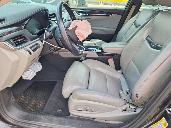 2014 CADILLAC XTS — DENT