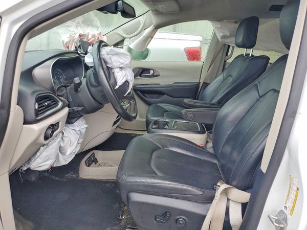 2020 CHRYSLER PACIFICA Touring L Plus — DENT