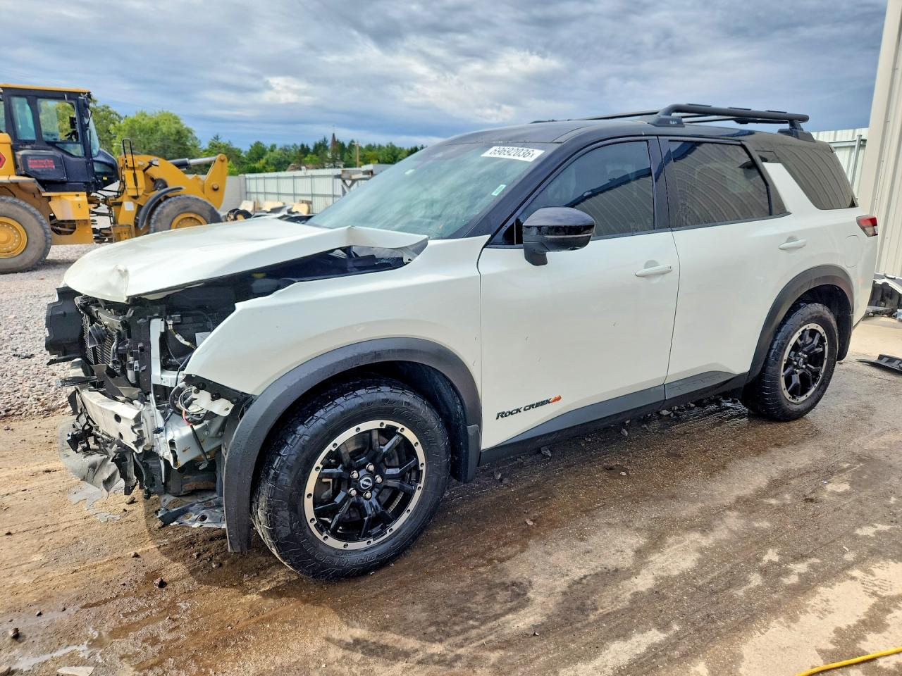 2023 NISSAN PATHFINDER SV — Front 3/4