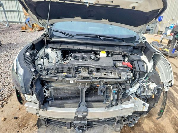 2023 NISSAN PATHFINDER SV — Engine bay