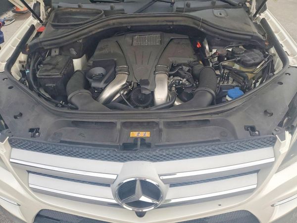 2014 MERCEDES-BENZ GL-CLASS GL 550 4MATIC — Engine bay