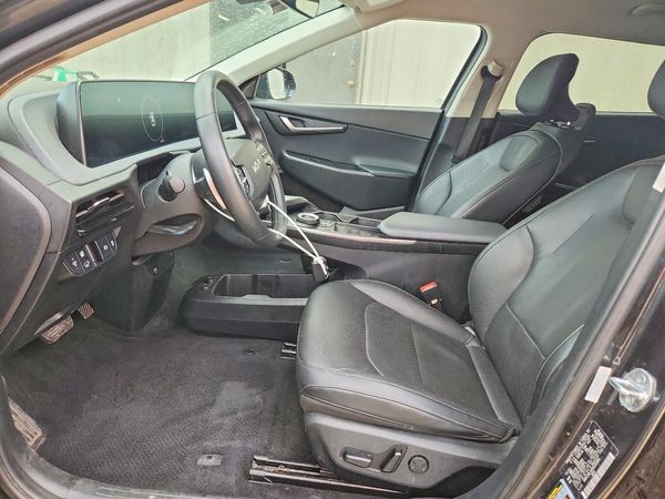 2024 KIA EV6 Light, Wind — DENT