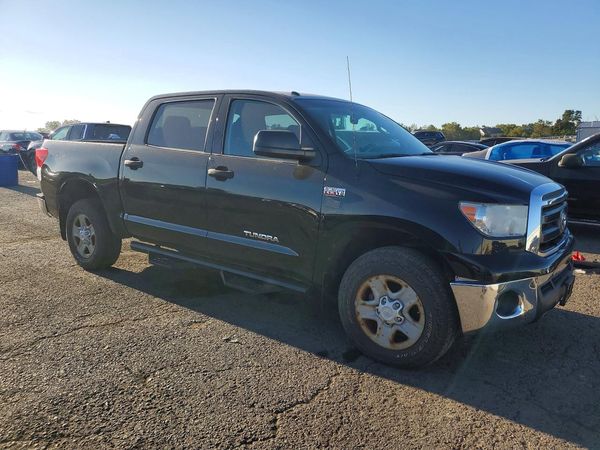 2013 TOYOTA TUNDRA SR5 — Passenger 3/4