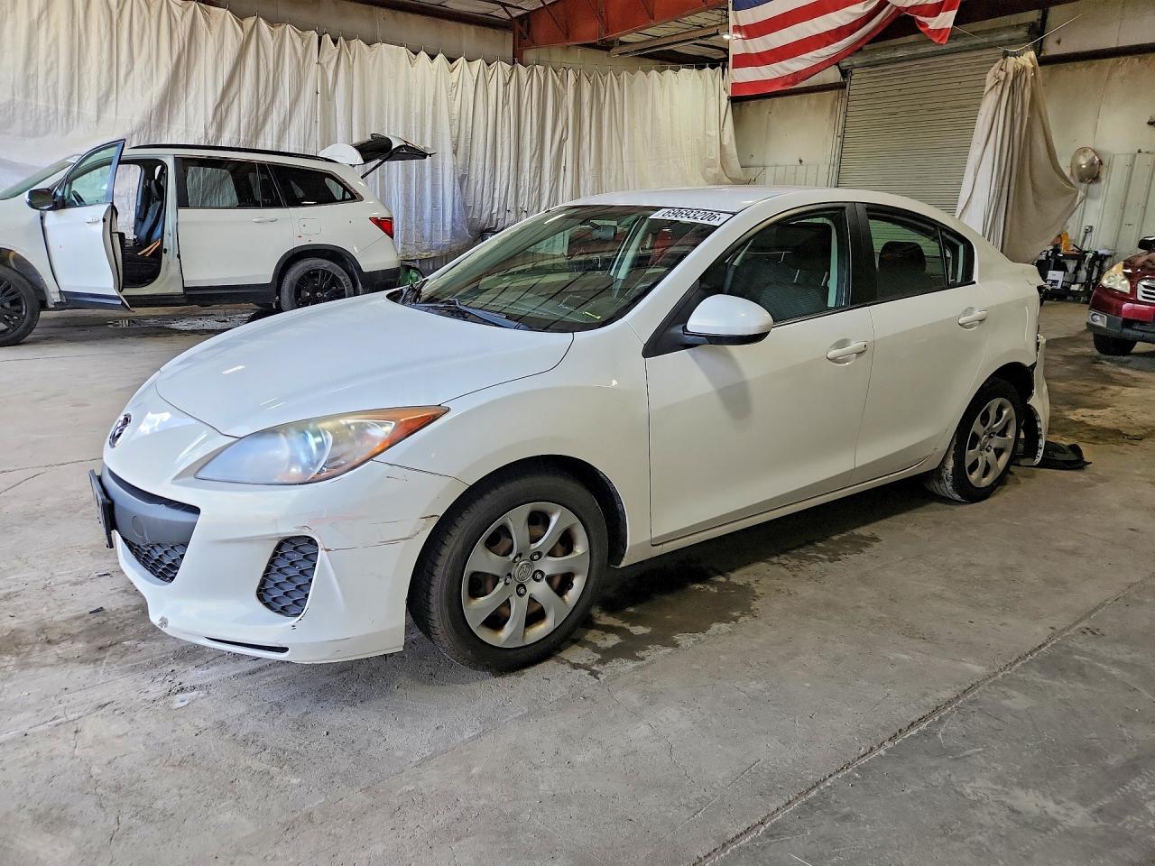 2013 MAZDA 3 Sport/GX — Front 3/4