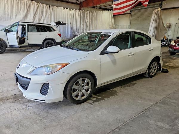 2013 MAZDA 3 — DSFA — Front 3/4