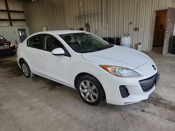 2013 MAZDA 3 Sport/GX — Passenger 3/4