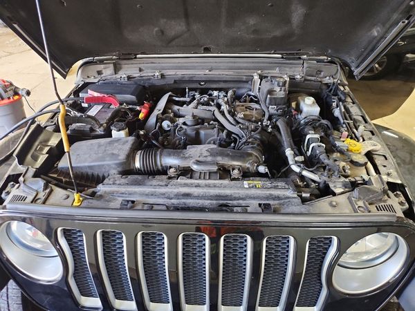 2019 JEEP WRANGLER Unlimited Sahara — Engine bay