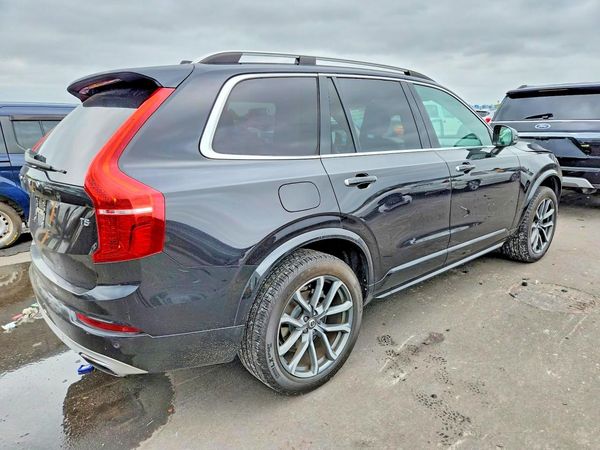 2017 VOLVO XC90 Momentum — PSRA