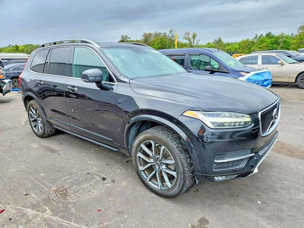 2017 VOLVO XC90 Momentum — Passenger 3/4