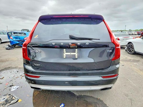 2017 VOLVO XC90 Momentum — DIRR