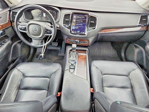 2017 VOLVO XC90 Momentum — CKPT