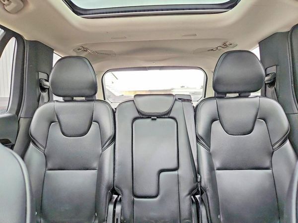 2017 VOLVO XC90 Momentum — SUVN
