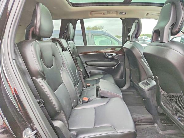 2017 VOLVO XC90 Momentum — PSRS