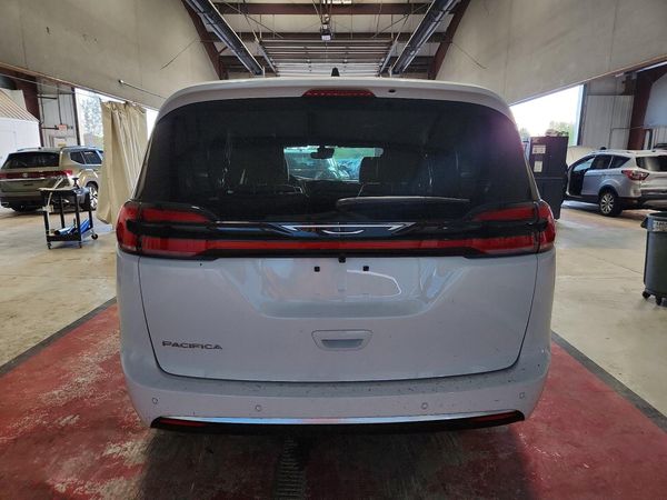 2027 CHRYSLER PACIFICA Select — DIRR