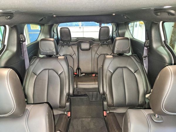2027 CHRYSLER PACIFICA Select — SUVN