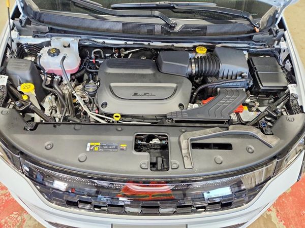 2027 CHRYSLER PACIFICA Select — Engine bay