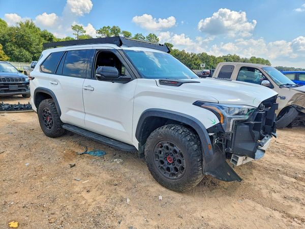 2023 TOYOTA SEQUOIA — Passenger 3/4
