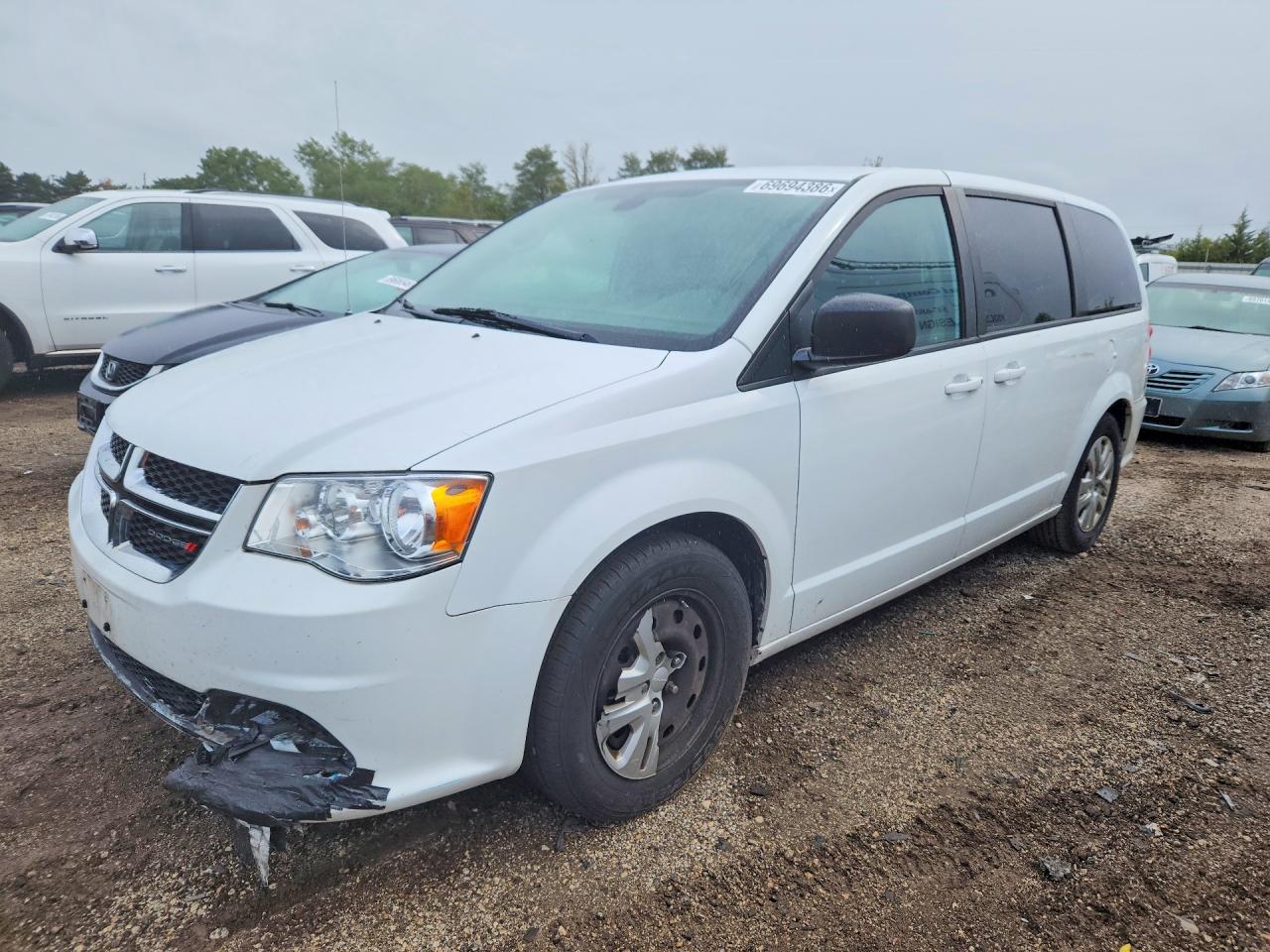 2018 DODGE GRAND CARAVAN SE — Front 3/4