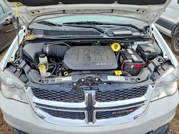 2018 DODGE GRAND CARAVAN SE — Engine bay