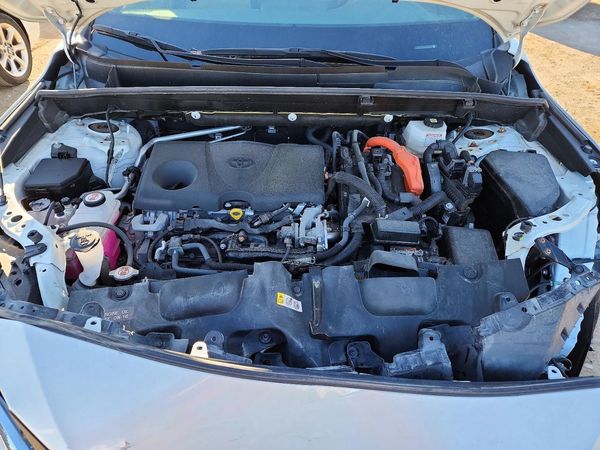 2021 TOYOTA VENZA — Engine bay