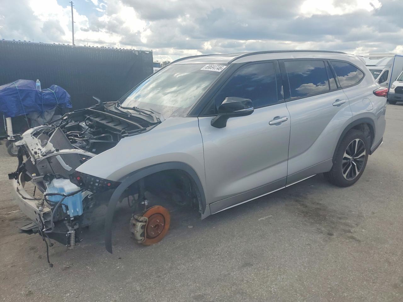 2022 TOYOTA HIGHLANDER XSE — Front 3/4