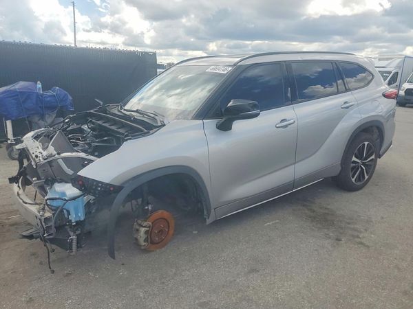 2022 TOYOTA HIGHLANDER XSE — Front 3/4