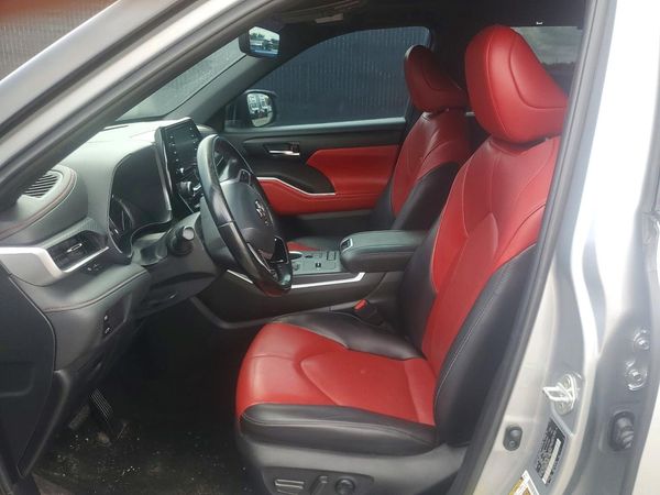 2022 TOYOTA HIGHLANDER XSE — DENT