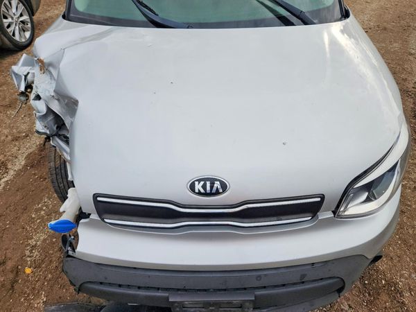 2019 KIA SOUL Base — Engine bay