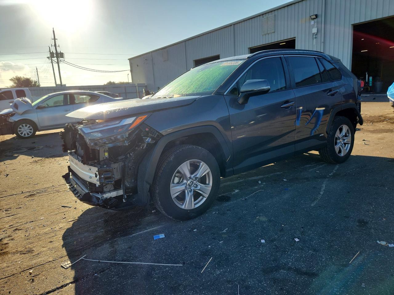 2025 TOYOTA RAV4 XLE — Front 3/4