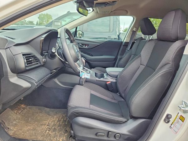 2025 SUBARU OUTBACK — DENT
