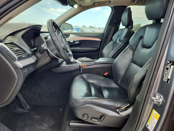 2016 VOLVO XC90 SV52 Momentum — DENT