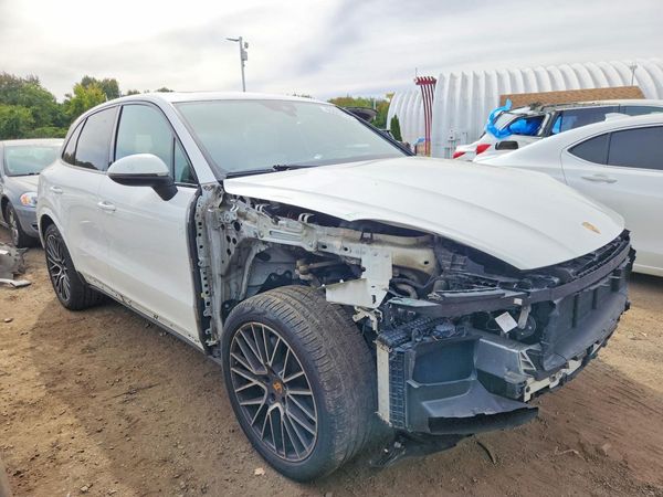 2019 PORSCHE CAYENNE — Passenger 3/4