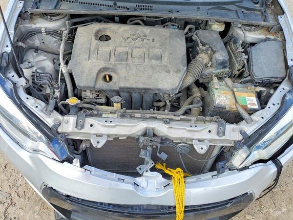 2015 TOYOTA COROLLA L/LE — Engine bay