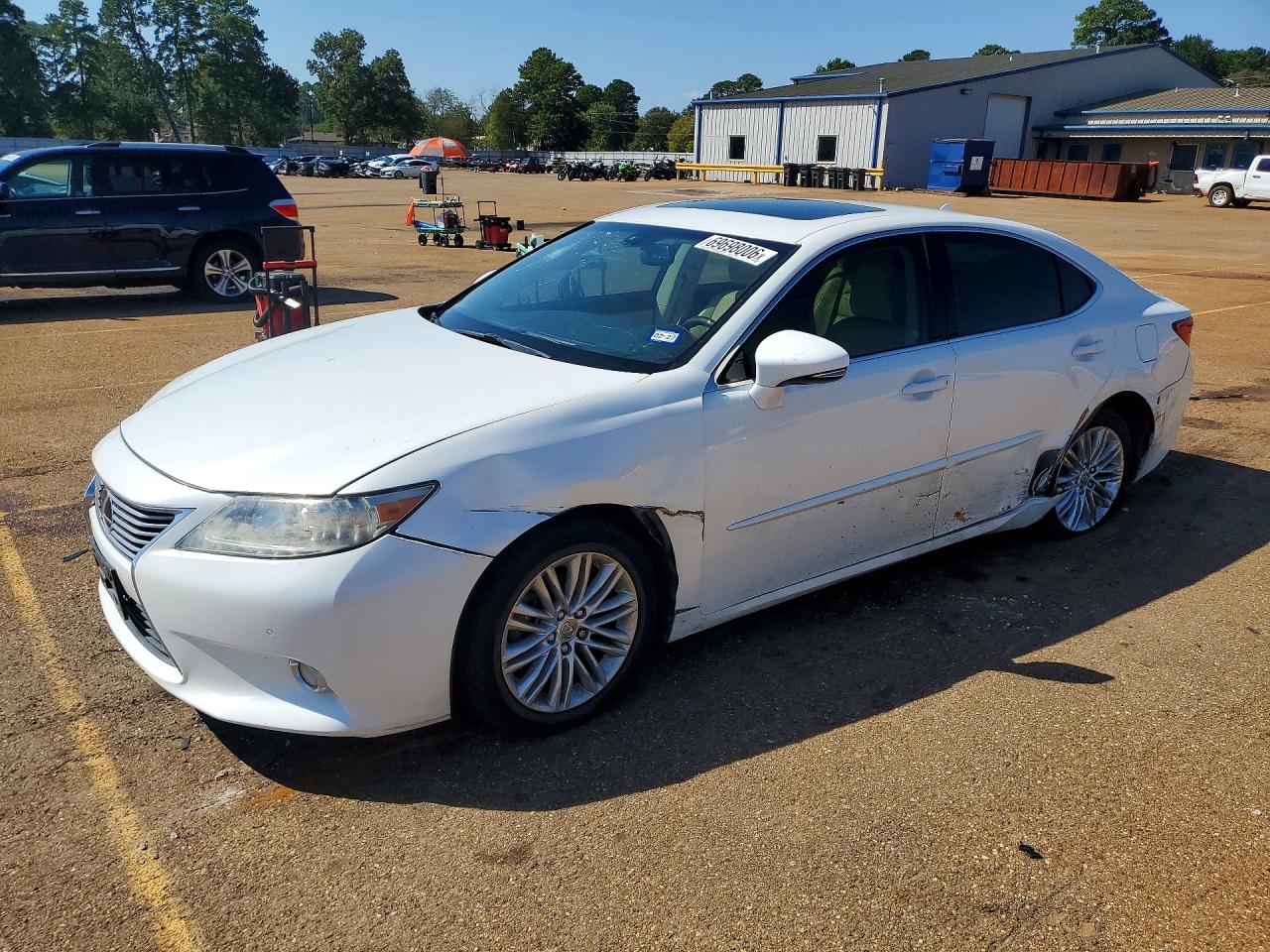 2013 LEXUS ES 350 — Front 3/4