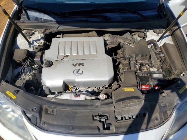 2013 LEXUS ES 350 — Engine bay