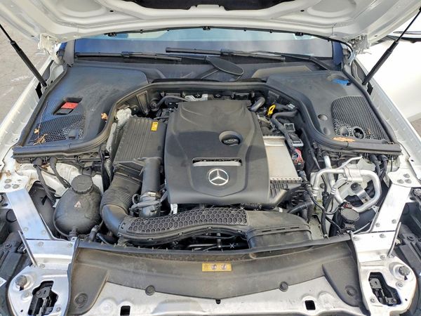 2019 MERCEDES-BENZ E E300-4M — Engine bay
