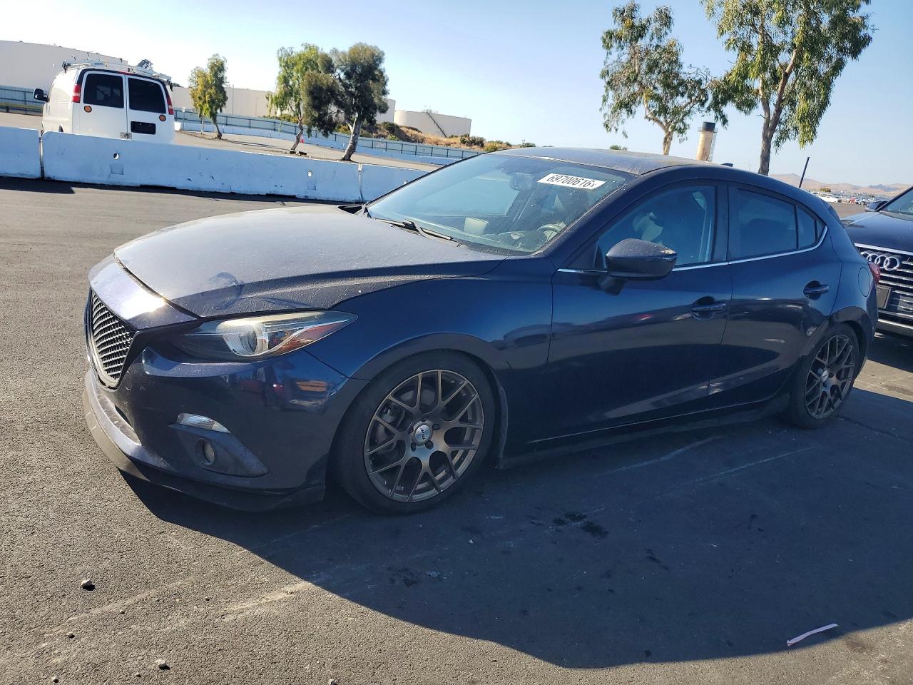 2016 MAZDA 3 SE — Front 3/4