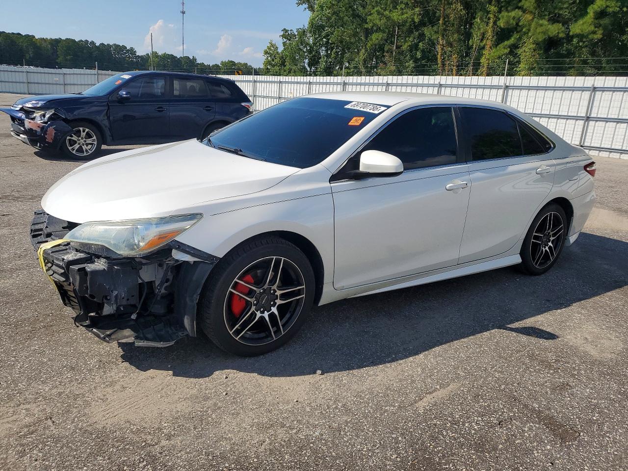 2017 TOYOTA CAMRY LE/SE/XLE/XSE — Front 3/4