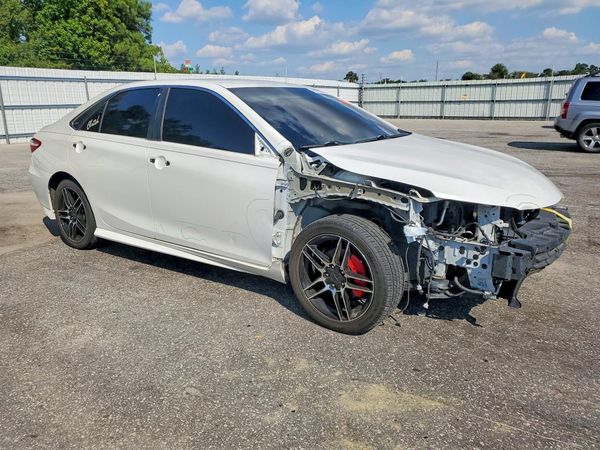 2017 TOYOTA CAMRY LE/SE/XLE/XSE — Passenger 3/4