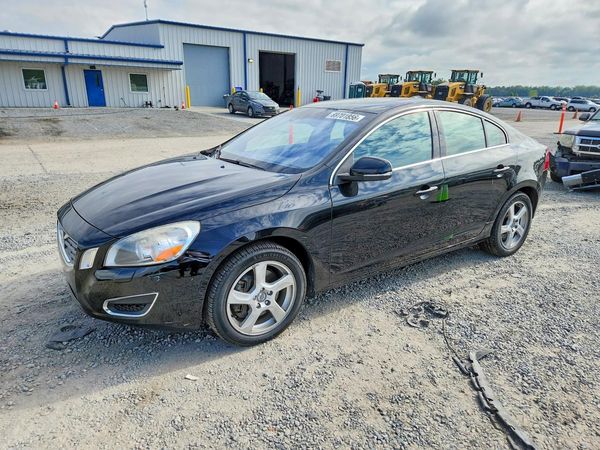 2013 VOLVO S60 — DSFA — Front 3/4
