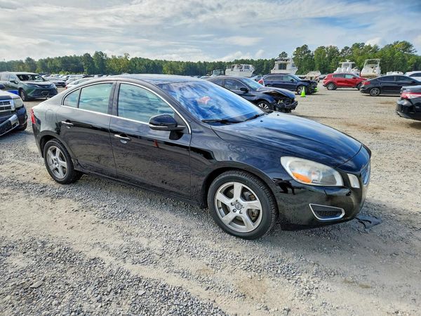 2013 VOLVO S60 — Passenger 3/4