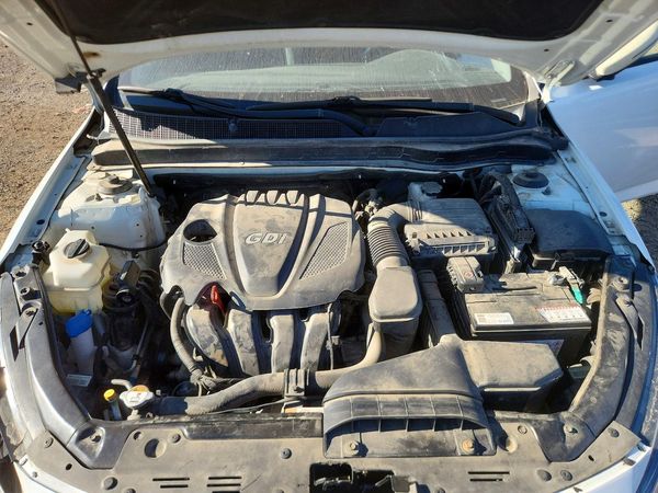 2014 KIA OPTIMA 2.4 LX STD/Conv — Engine bay