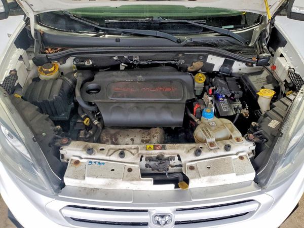 2015 RAM PROMASTER CITY SLT — Engine bay