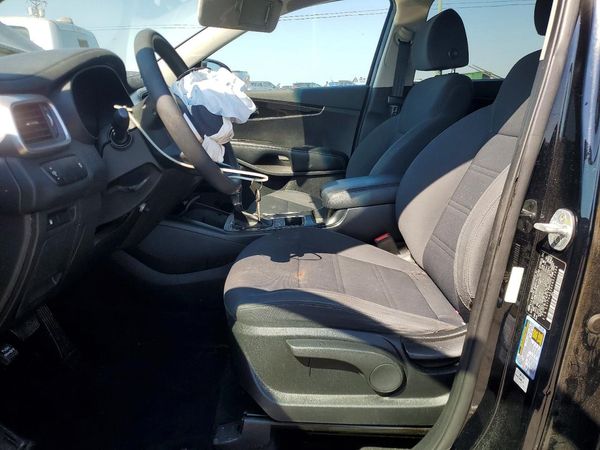 2019 KIA SORENTO L, LX, S — DENT