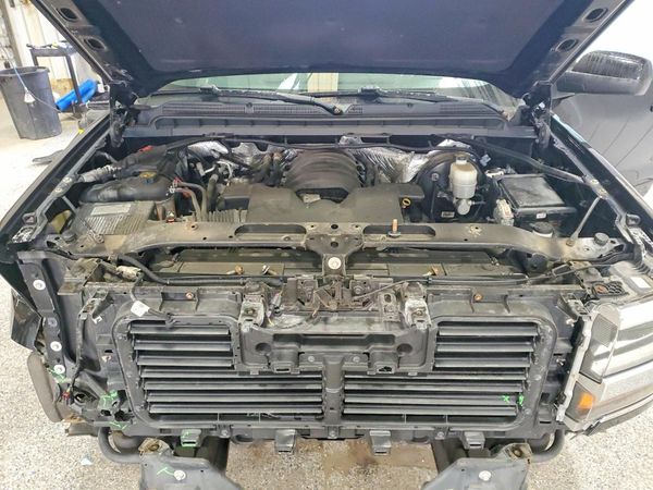 2018 CHEVROLET SILVERADO LT — Engine bay