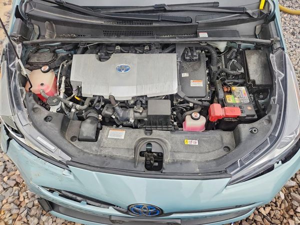 2019 TOYOTA PRIUS LE/XLE — Engine bay