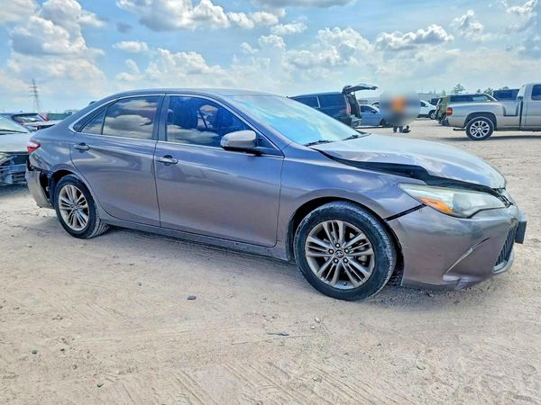 2016 TOYOTA CAMRY — Passenger 3/4
