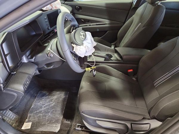 2026 HYUNDAI ELANTRA — DENT